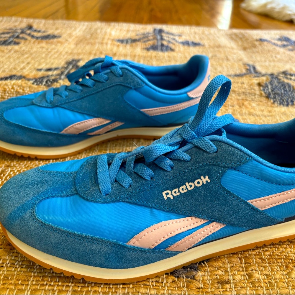 Women's Reebok Fiori Comfy Casual Retro Shoes / Blue Pink / AR30309W / Size 8.5
